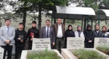 Mengen’de Öğrencilerden Ahmet Kahraman Kabrine Ziyaret